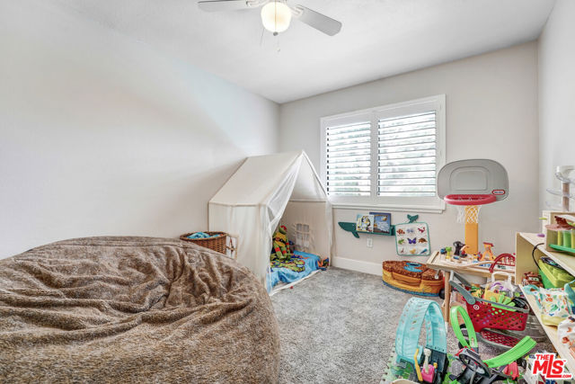 4911 Calle Robleda, Agoura Hills CA: https://media.crmls.org/mediaz/33209f48-0a4f-40cb-a57c-c68a4f00bb6c.jpg