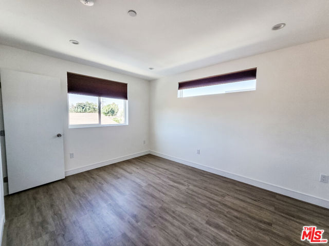 3524 S Bronson Avenue, Los Angeles CA: https://media.crmls.org/mediaz/332171ac-4206-47dd-9ecc-529e46fdb538.jpg