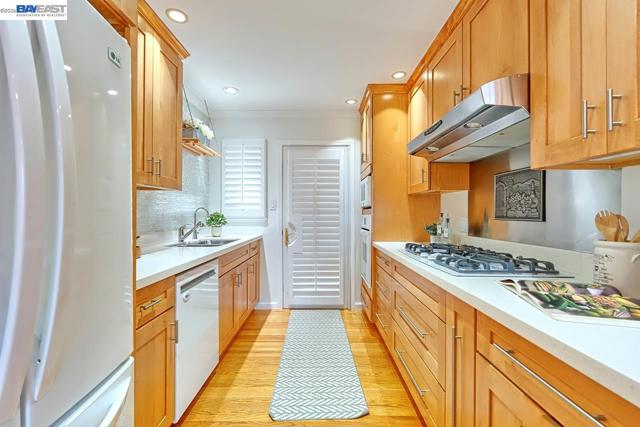 1515 Miramonte Ave, Mountain View CA: https://media.crmls.org/mediaz/3321ac2f-ce3c-47ba-b963-214143f45faf.jpg