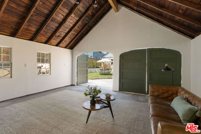 4772 Twining Street, Los Angeles CA: https://media.crmls.org/mediaz/3321b39f-fa13-4af1-99d2-e3517382ccc7.jpg