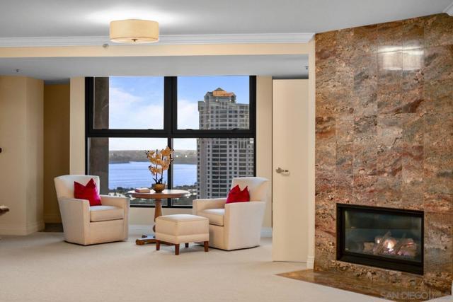 645 Front St, San Diego CA: https://media.crmls.org/mediaz/3321fbf9-8470-45a4-860d-588d5e514e42.jpg