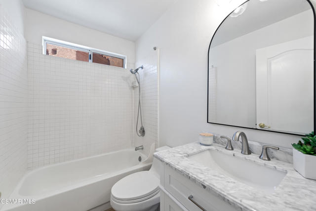 7246 University Drive, Moorpark CA: https://media.crmls.org/mediaz/33221958-d633-48bb-b372-da2eb0784d8b.jpg
