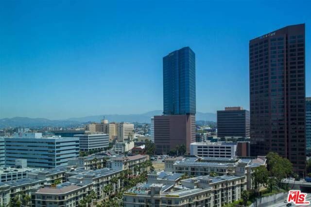 889 Francisco Street, Los Angeles CA: https://media.crmls.org/mediaz/33222c1b-fbe6-448b-a297-c924b3430116.jpg