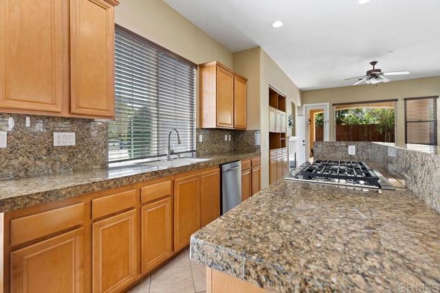 Detail Gallery Image 7 of 35 For 16758 Cimarron Crest Dr, San Diego,  CA 92127 - 3 Beds | 2/1 Baths