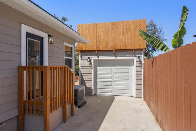 3675 Herbert St, San Diego CA: https://media.crmls.org/mediaz/3322633e-5c6b-4ca2-aedc-8f42a4a7fd46.jpg