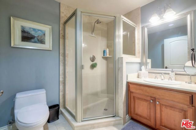 11578 Iowa Avenue, Los Angeles CA: https://media.crmls.org/mediaz/33228e59-e691-495b-aaf4-3118ff8526d9.jpg