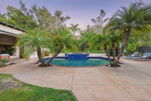 7424 La Mantanza, San Diego CA: https://media.crmls.org/mediaz/3322d042-16f3-4b27-8a58-1b183c6f107b.jpg