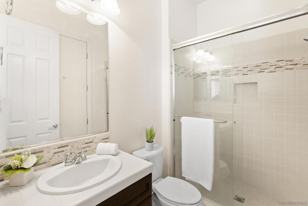 MLS #250032415SD img 37