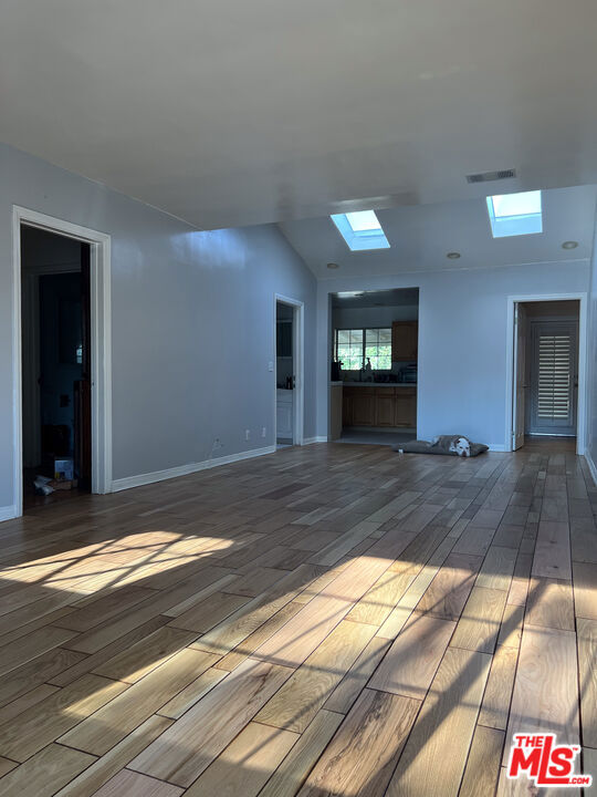 7516 Whitaker Avenue, Van Nuys CA: https://media.crmls.org/mediaz/33234ee1-eefb-43a9-8133-d895e156a960.jpg