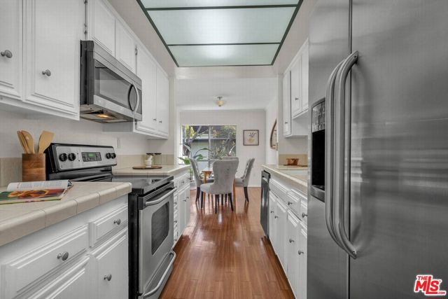 11965 Gorham Avenue, Los Angeles CA: https://media.crmls.org/mediaz/33235ca1-9473-4541-9ba4-ea3ee4eeb279.jpg