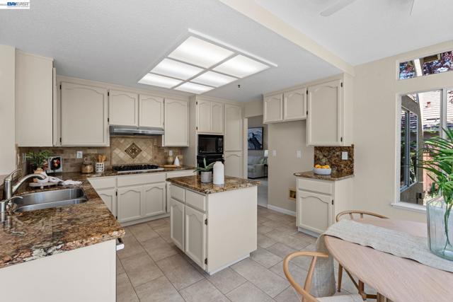 Image 14 of 40 For 912 Loyola Way