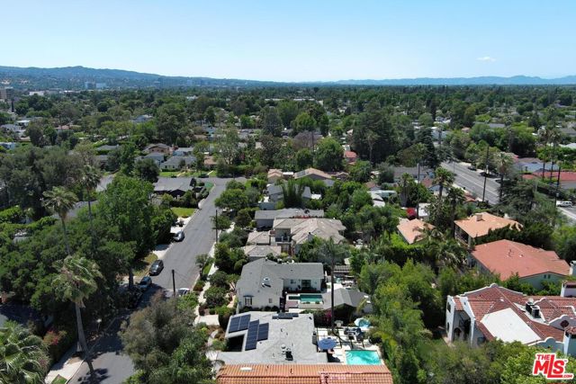 13155 Hartsook Street, Sherman Oaks CA: https://media.crmls.org/mediaz/3323abaf-6ba5-494d-8408-74da35c3b5d9.jpg