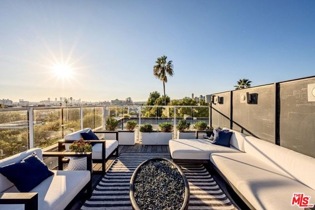 825 N Kings Road, West Hollywood CA: https://media.crmls.org/mediaz/3324129d-f652-4236-a697-eb7ef4350358.jpg