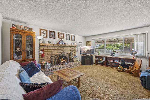 Detail Gallery Image 6 of 41 For 10684 Oak Creek, Lakeside,  CA 92040 - 3 Beds | 2 Baths