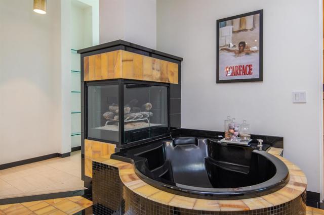 3515 Union St, San Diego CA: https://media.crmls.org/mediaz/3324cb37-37af-4031-9236-0cc588b8beae.jpg