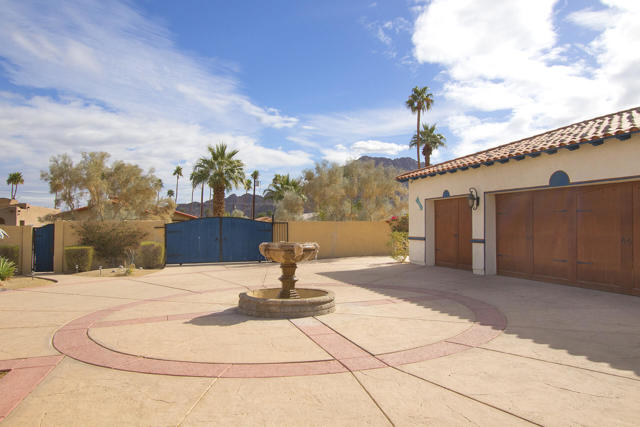 52404 Avenida Rubio, La Quinta CA: https://media.crmls.org/mediaz/3324e191-f064-41a7-9251-85d2cfe73c1c.jpg