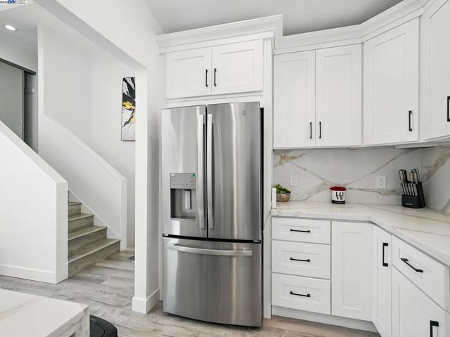 2579 Jacobs St, Hayward CA: https://media.crmls.org/mediaz/332510a4-e15b-4351-8803-f6ae7c066a99.jpg