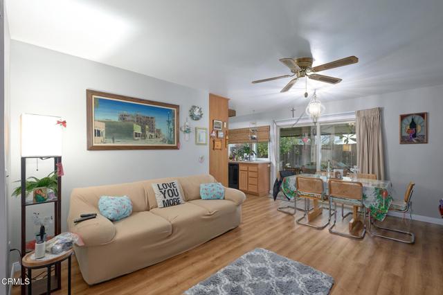 2209 Aspenpark Court, Thousand Oaks CA: https://media.crmls.org/mediaz/33251a6a-717b-4826-9ca0-303b7677ff12.jpg