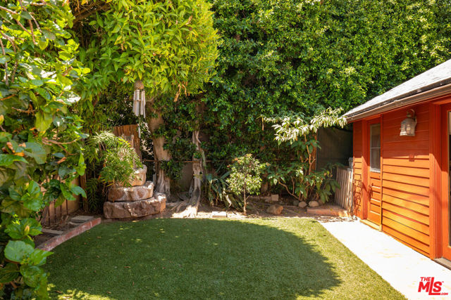 8921 Rosewood Avenue, West Hollywood CA: https://media.crmls.org/mediaz/3325b73d-88b0-4246-9e50-db5e60e67d1b.jpg