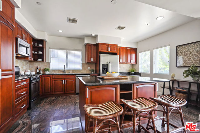 11218 CAMARILLO Street, 206 photo 8