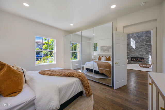 827 W Heritage Oak Court, Altadena CA: https://media.crmls.org/mediaz/3326340c-5d6c-48fe-a72c-4aa271690960.jpg