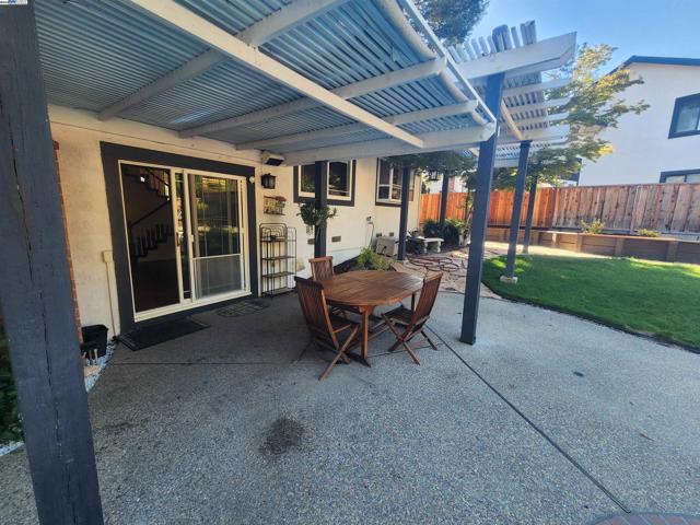 1127 Mataro Ct, Pleasanton CA: https://media.crmls.org/mediaz/33267789-fa43-4279-937d-a63ac0ac8fbf.jpg