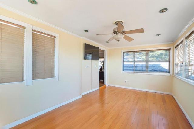 9401 Castlewood Street, Oakland CA: https://media.crmls.org/mediaz/33268c2a-960b-43d3-8e6f-1e9e0a890b19.jpg
