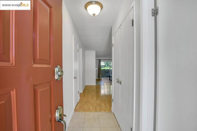 2587 Oak Rd, Walnut Creek CA: https://media.crmls.org/mediaz/33284ac0-c181-4f3e-a6f2-4fe9cd7cb685.jpg