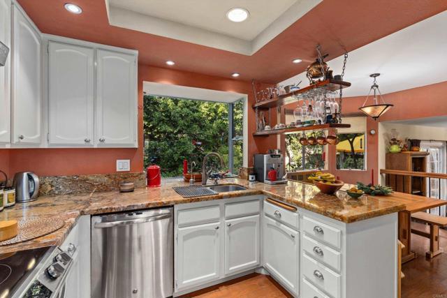 Detail Gallery Image 8 of 68 For 7212 Canyon Hill Way, San Diego,  CA 92126 - 4 Beds | 3 Baths