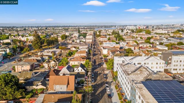 1232 E 20Th St, Oakland CA: https://media.crmls.org/mediaz/3329ee45-3f16-4810-a253-4b1c20758059.jpg