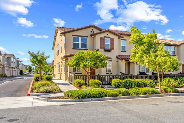 128 Peral Avenue, Morgan Hill CA: https://media.crmls.org/mediaz/332a806b-3d47-4322-afde-594dec9f9ea7.jpg