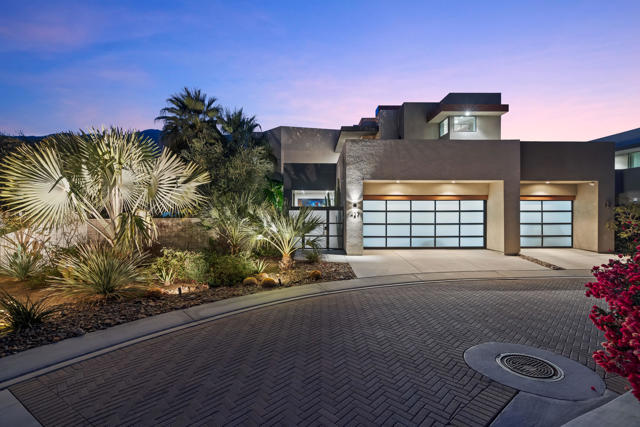 427 N Avenida Caballeros, Palm Springs CA: https://media.crmls.org/mediaz/332a914f-1a63-4c5d-bd1e-86b3b2ac95e5.jpg