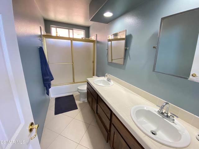 1061 Shoal Creek Court, Simi Valley CA: https://media.crmls.org/mediaz/332bc782-3229-43d8-8522-c12f3a89b18e.jpg