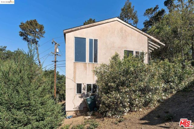 436 Panoramic Way, Berkeley CA: https://media.crmls.org/mediaz/332c09d5-03b8-4fa3-bc1f-84846aa77343.jpg
