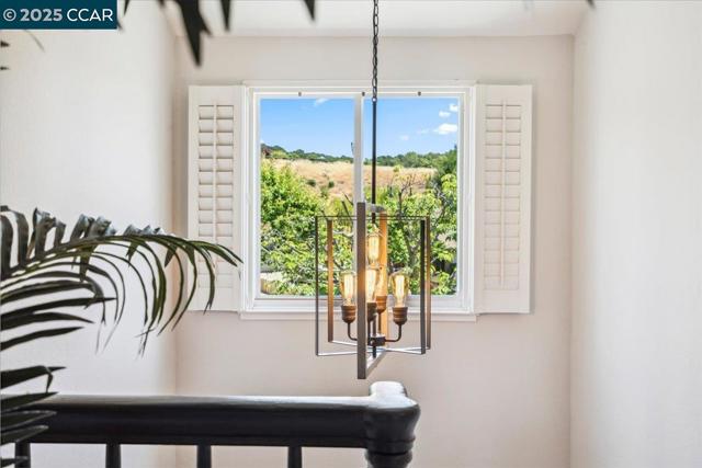739 Devils Drop Ct, Richmond CA: https://media.crmls.org/mediaz/332c364e-e4b8-40bd-bef1-1016761151ec.jpg