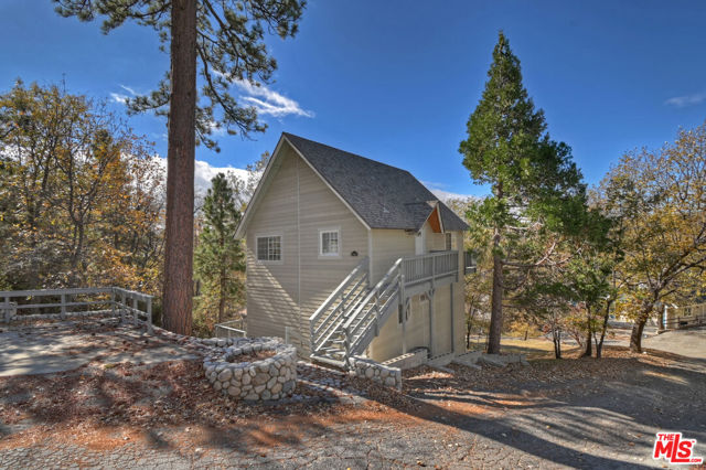 28665 Zion Drive, Lake Arrowhead CA: https://media.crmls.org/mediaz/332c5a94-682e-42d7-887e-202683ab95dc.jpg