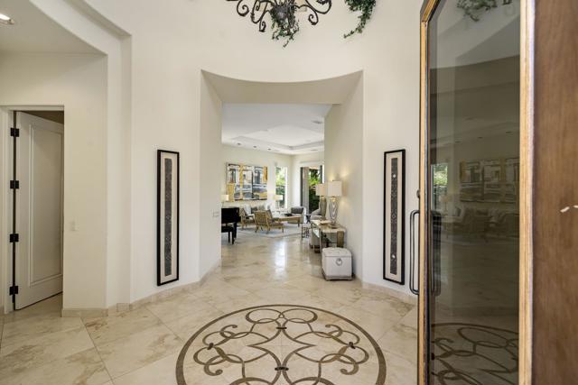 945 Hawk Hill Trail, Palm Desert CA: https://media.crmls.org/mediaz/332c97db-3d1f-4129-b2d5-52988174fceb.jpg