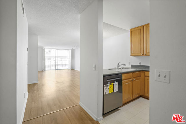 10751 Wilshire Boulevard, Los Angeles CA: https://media.crmls.org/mediaz/332cb105-a609-4fc1-b7a1-6ea475ff87f4.jpg