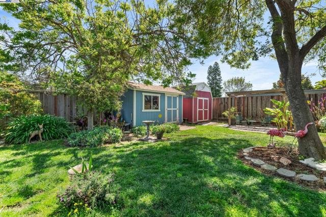 6364 Noel Ave, Newark CA: https://media.crmls.org/mediaz/332cc261-7293-48d3-ad76-1a01b248219c.jpg