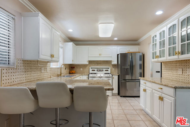 5183 Obama Boulevard, Los Angeles CA: https://media.crmls.org/mediaz/332cd381-1d45-42e6-b493-36ba0b7bdaba.jpg