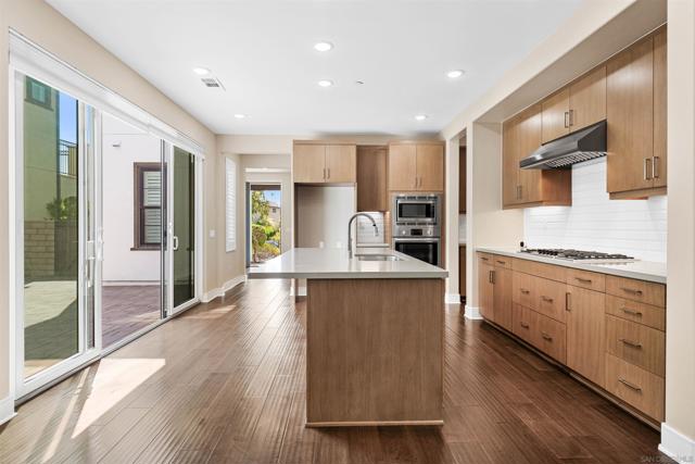 6749 Solterra Vista Pkwy, San Diego CA: https://media.crmls.org/mediaz/332d1c1f-2e06-441d-9ea8-eeabe271ee0e.jpg