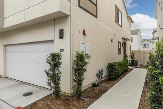 Detail Gallery Image 4 of 66 For 227 Canopy Trails Place, Fallbrook,  CA 92028 - 4 Beds | 2/1 Baths