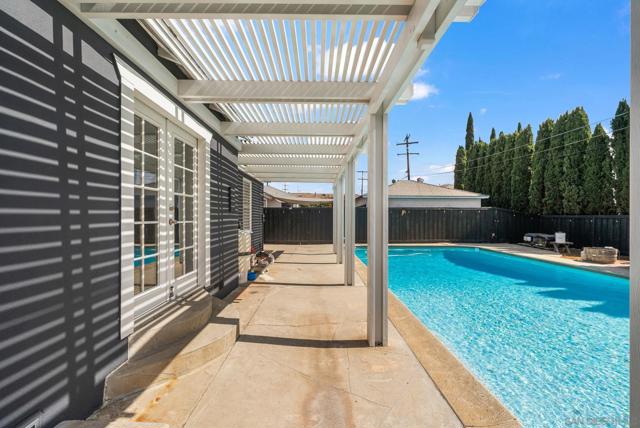 3921 Juniper St, San Diego CA: https://media.crmls.org/mediaz/332d61df-96d3-4b0e-9b8a-5faff3b05699.jpg