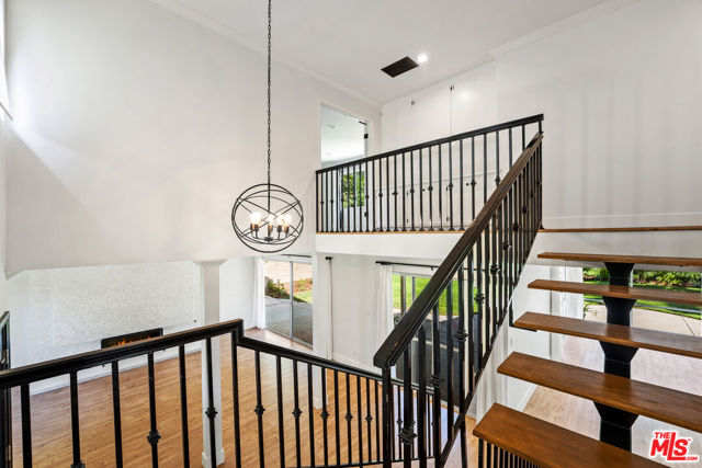 22619 Town Crier Road, Calabasas CA: https://media.crmls.org/mediaz/332d7bfe-7218-41ad-9d13-a1c143340049.jpg