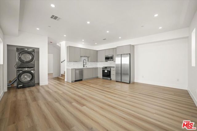 910 N Hudson Avenue, Los Angeles CA: https://media.crmls.org/mediaz/332dcf99-195a-44aa-8acf-526007ff116f.jpg