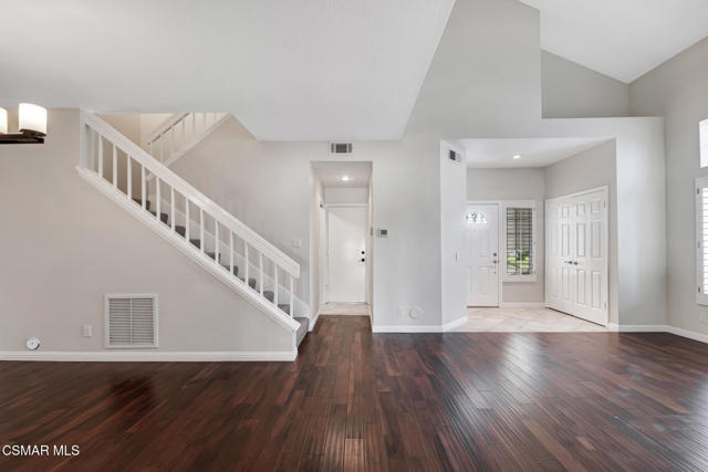 180 Windrose Drive, Newbury Park CA: https://media.crmls.org/mediaz/332de244-0f40-4989-a626-7e6939f19bff.jpg