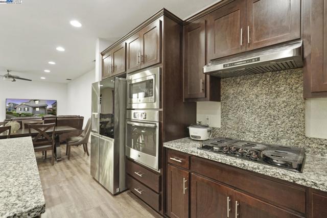 1025 S Fowler Ln, Mountain House CA: https://media.crmls.org/mediaz/332e9745-baae-4b81-8fa8-9f529cdddfcf.jpg