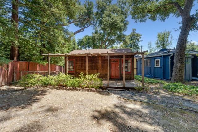 2513 Alpine Road, Menlo Park CA: https://media.crmls.org/mediaz/332ea736-8bf1-4585-81eb-57c2624a74ce.jpg