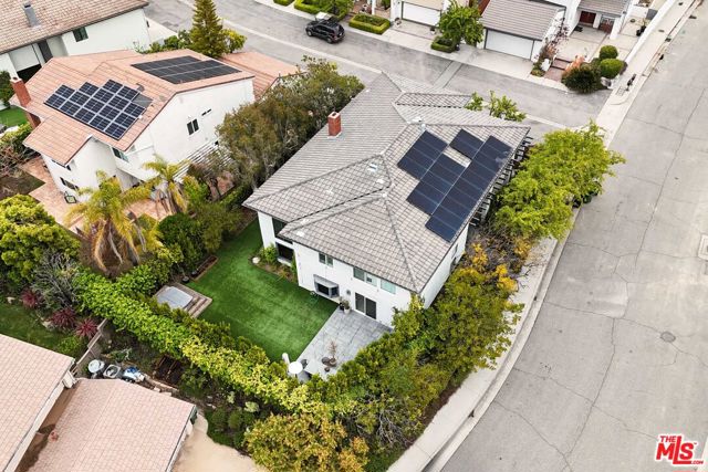 17273 Avenida De La Herradura, Pacific Palisades CA: https://media.crmls.org/mediaz/332ec8ed-92d0-4e65-8b16-3c7660914930.jpg