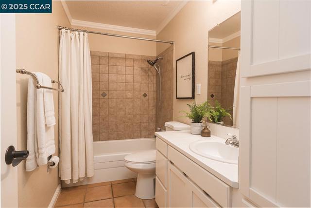 1736 Silverwood Dr, Martinez CA: https://media.crmls.org/mediaz/332f3cdc-e0ca-41dc-aa6f-66526d777eb9.jpg